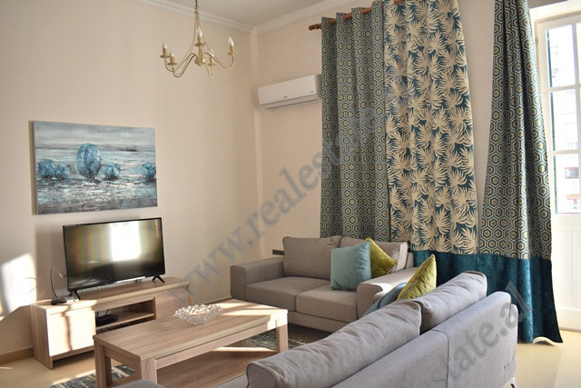 Apartment for rent in Pazari i Ri.

The dwelling is located on the third floor of a new building.